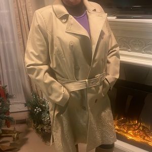 Beautiful Trench Coat 🧥(NWOT)
